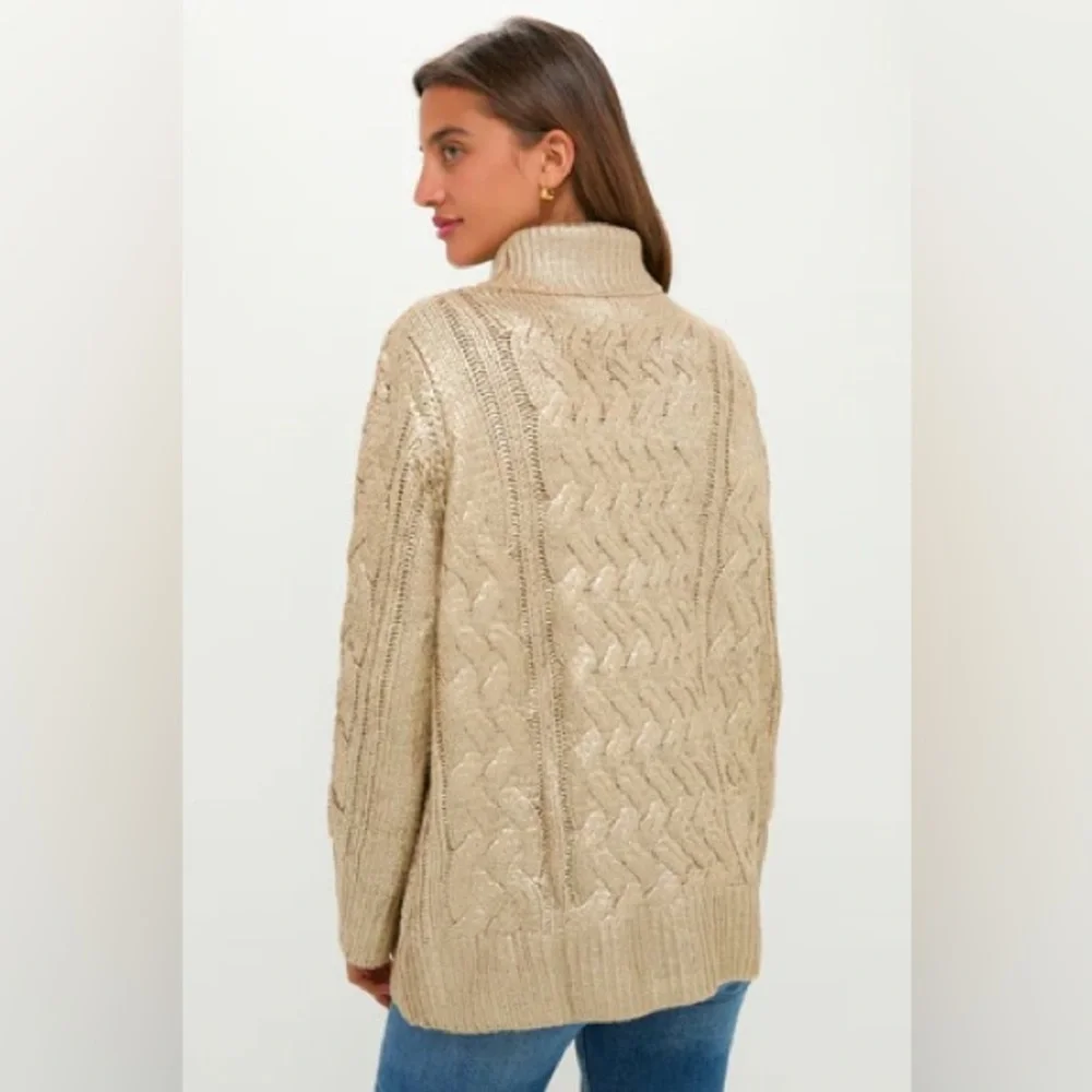 Pomander Place cozy cable